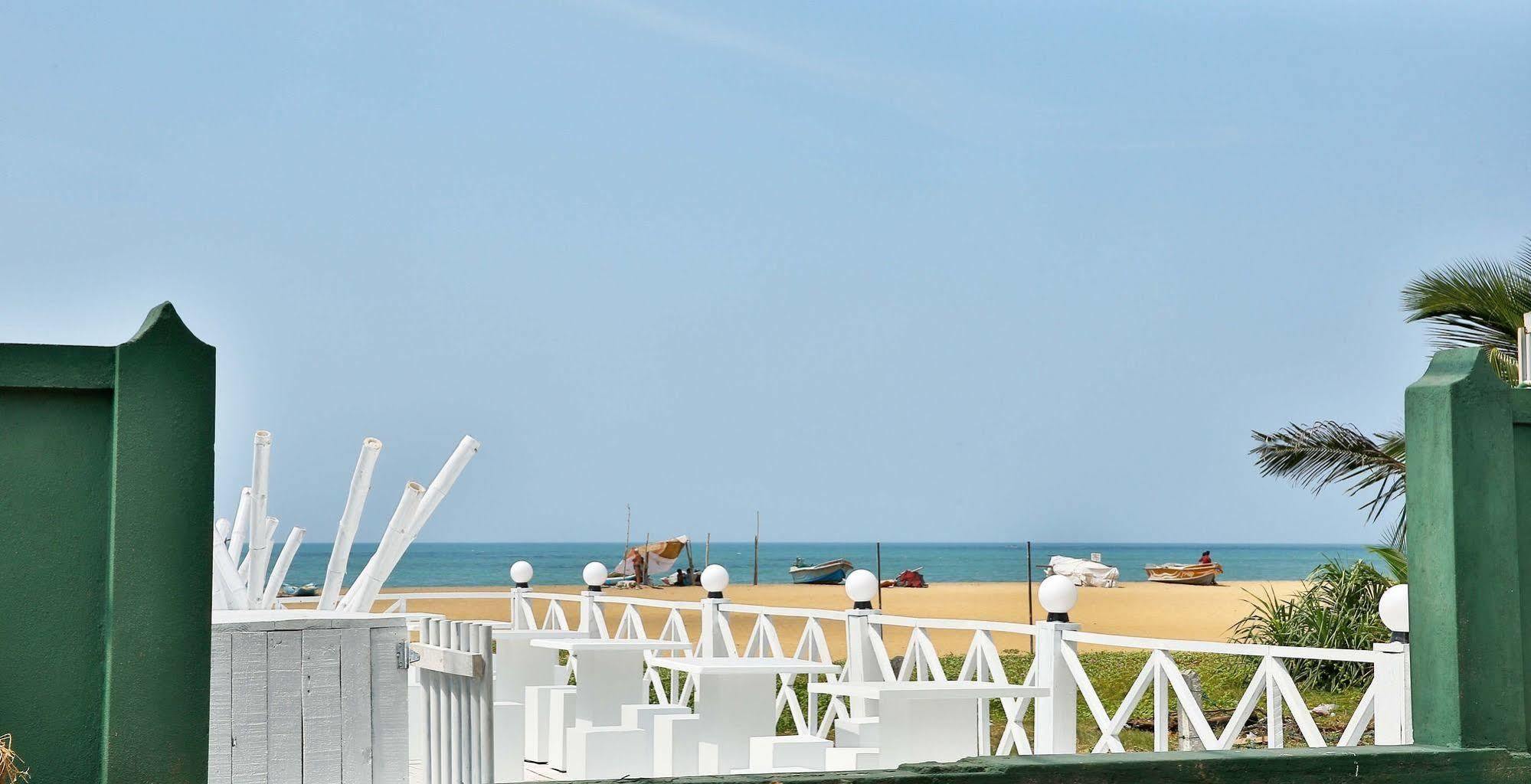 The Reef Beach Hotel ネゴンボ エクステリア 写真