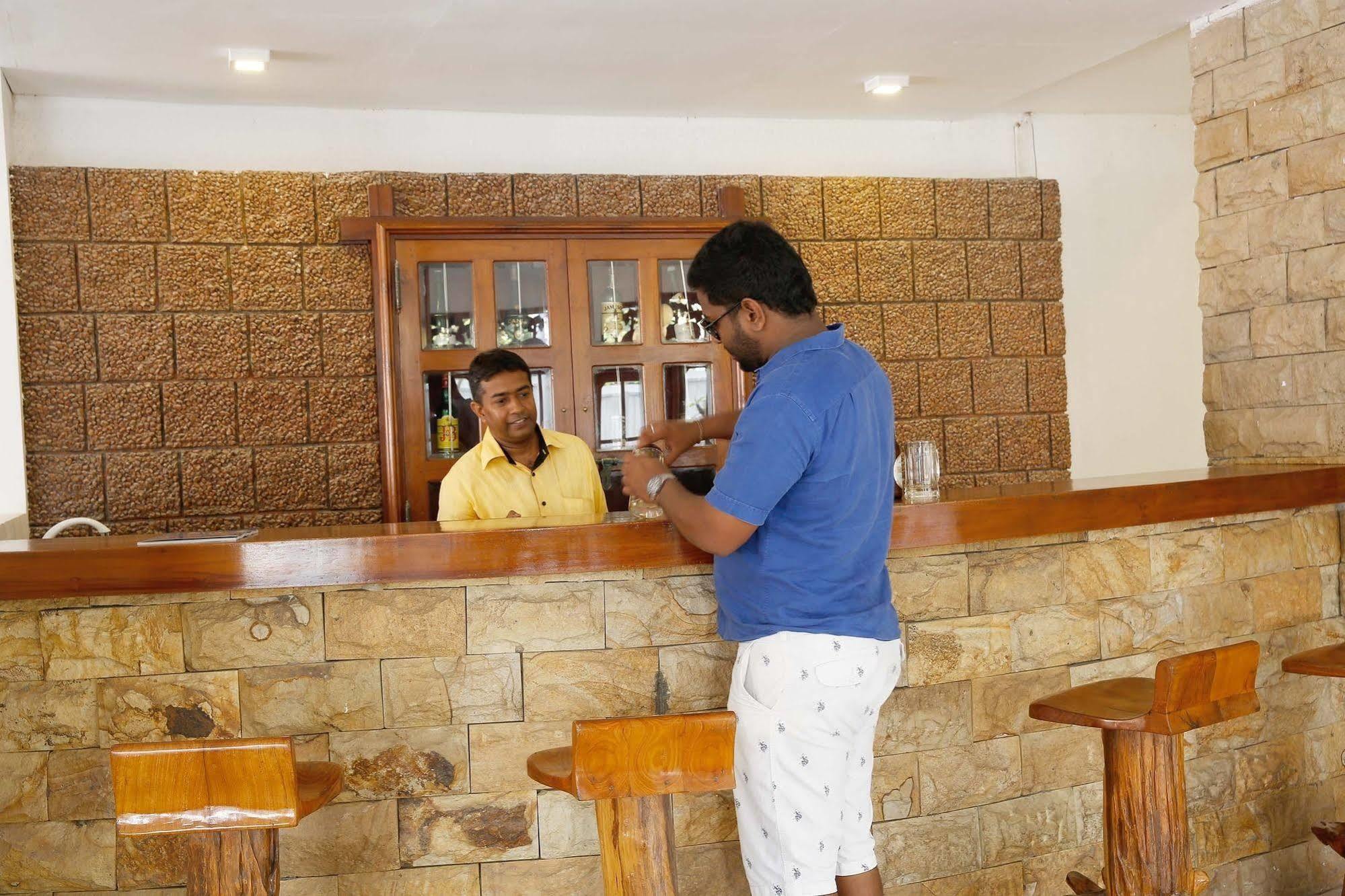 The Reef Beach Hotel ネゴンボ エクステリア 写真